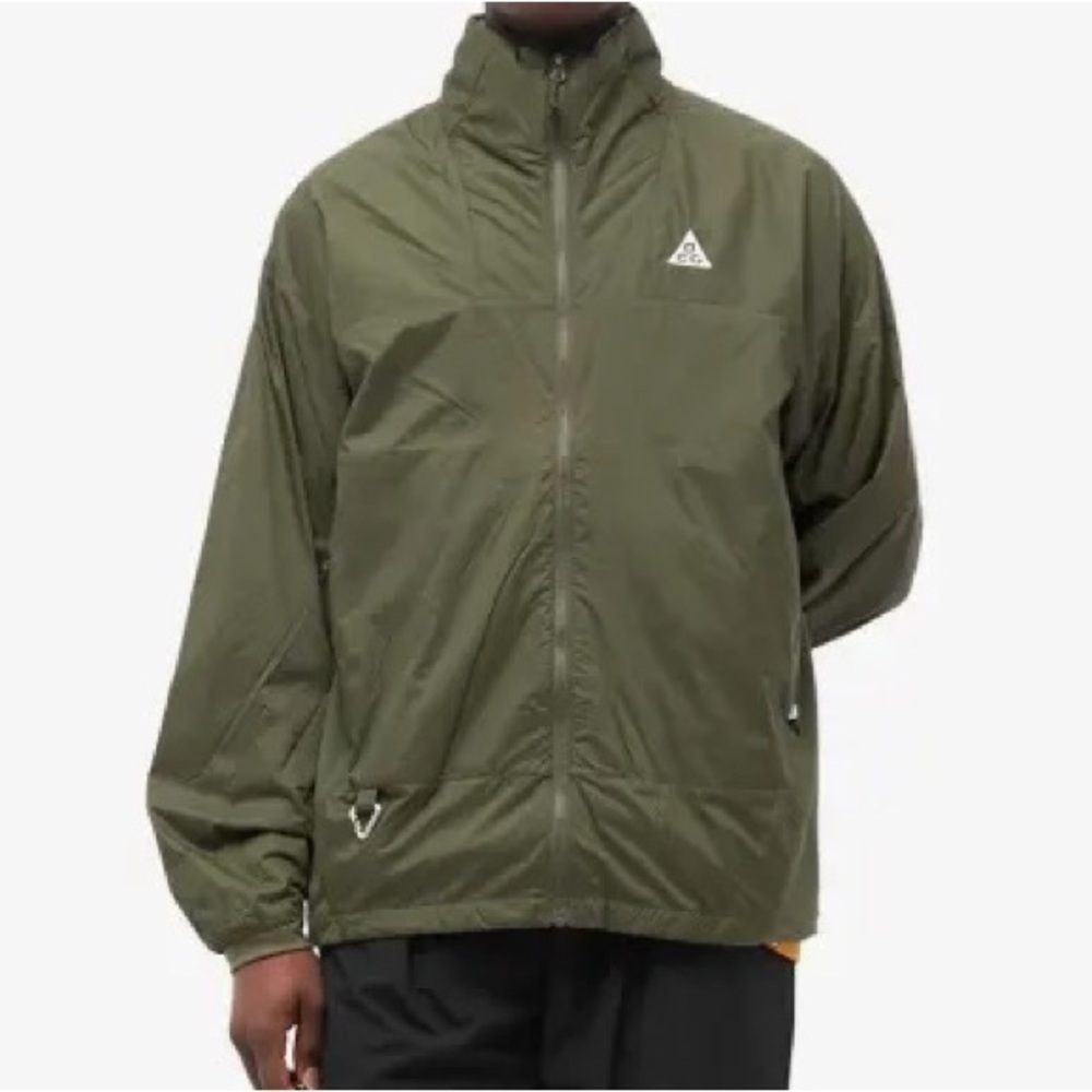 NIKE ACG SIERRA LIGHT JACKET
CARGO KHAKI & LIGHT OREWOOD BROWN